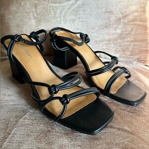 Knotted Strappy Block Heel Sandal - black, size 8 women